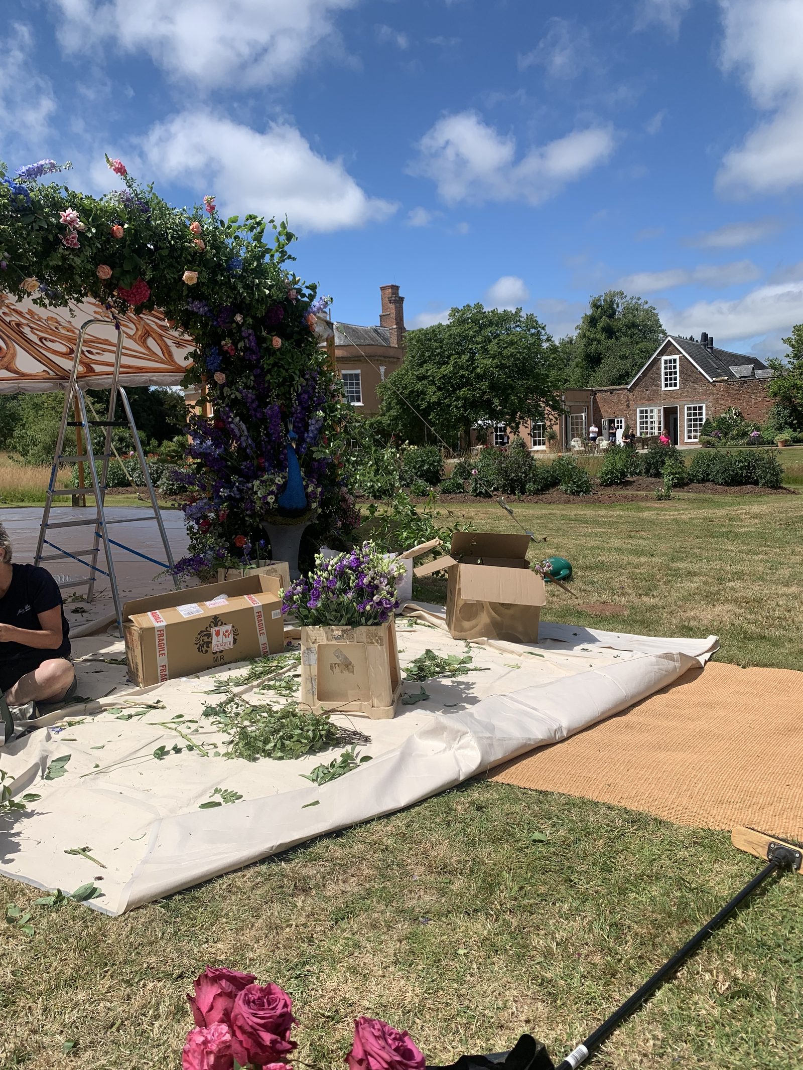 Outdoor floral display and styling
